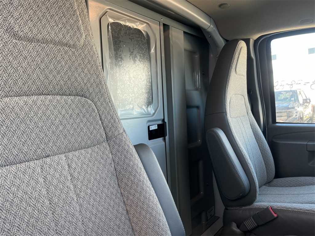 Vehicle image 25 of 26