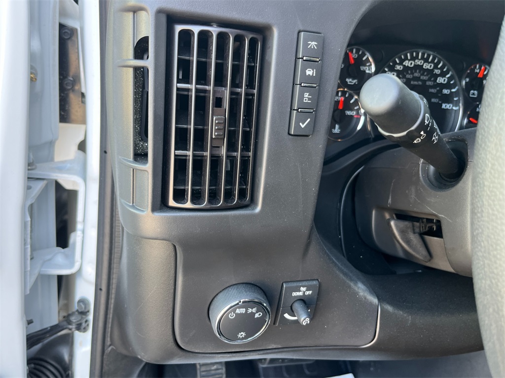 Vehicle image 15 of 26