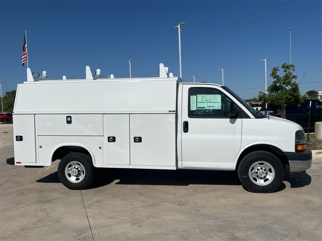 Vehicle image 4 of 26