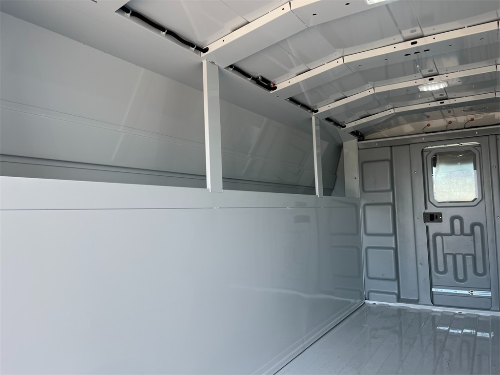Vehicle image 21 of 26