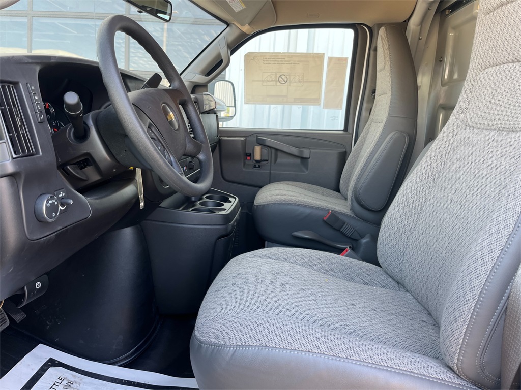 Vehicle image 18 of 26