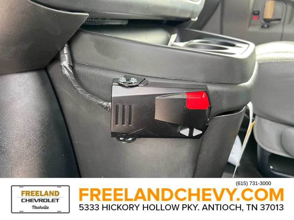 Vehicle image 21 of 25
