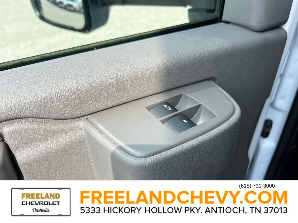 Vehicle image 18 of 25