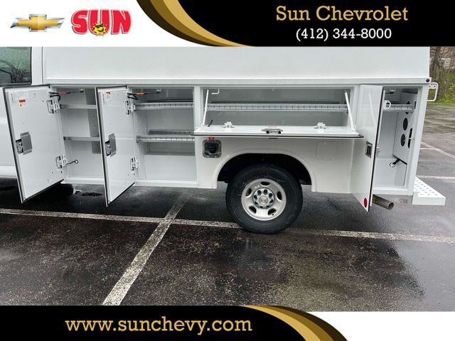 2024 Chevrolet Express Base Image 7 of 31