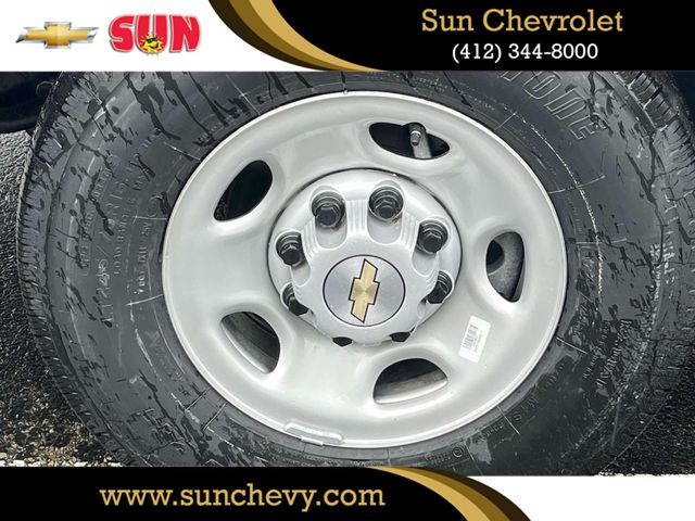 2024 Chevrolet Express Base Image 9 of 31