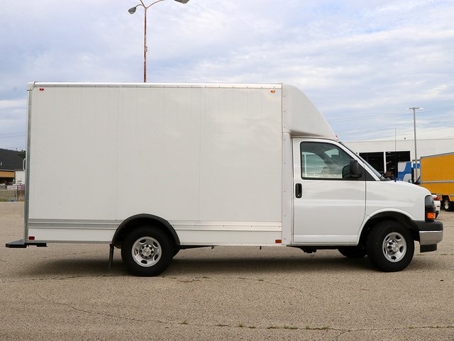2024 Chevrolet Express Base Image 4 of 27
