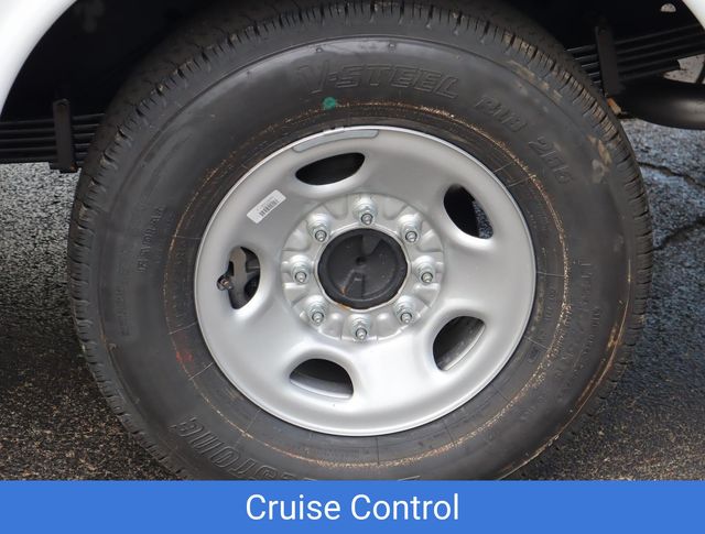 2024 Chevrolet Express Base Image 13 of 34