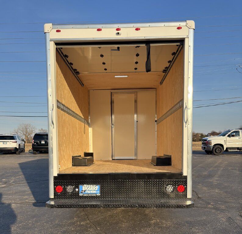 2024 Chevrolet Express Base Image 4 of 14