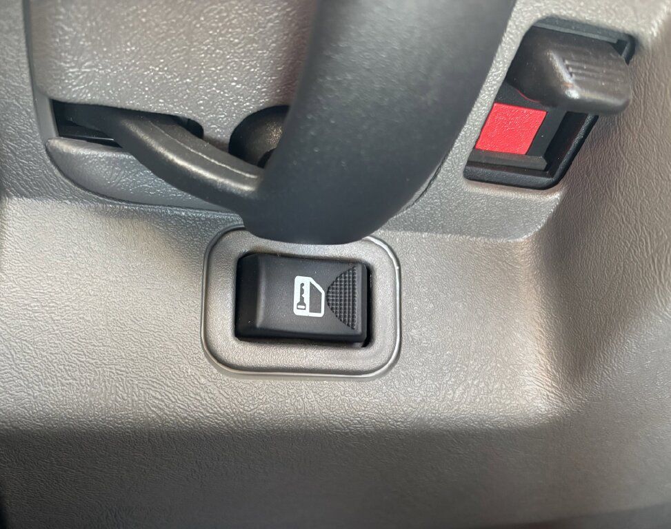 2024 Chevrolet Express Base Image 9 of 14