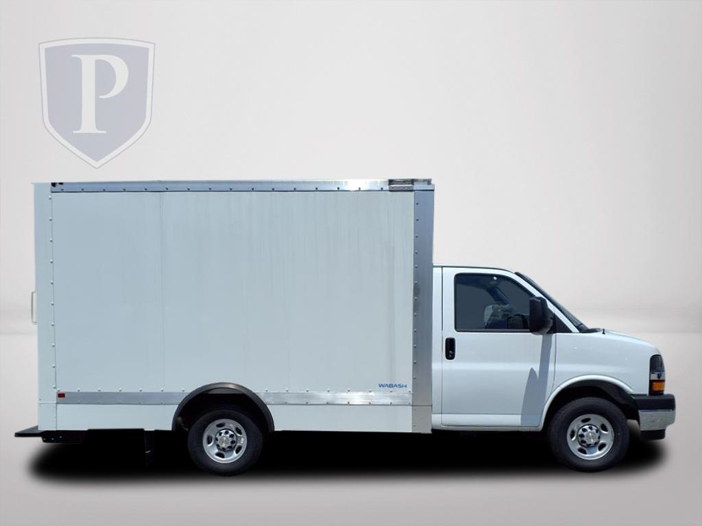 Vehicle image 4 of 26