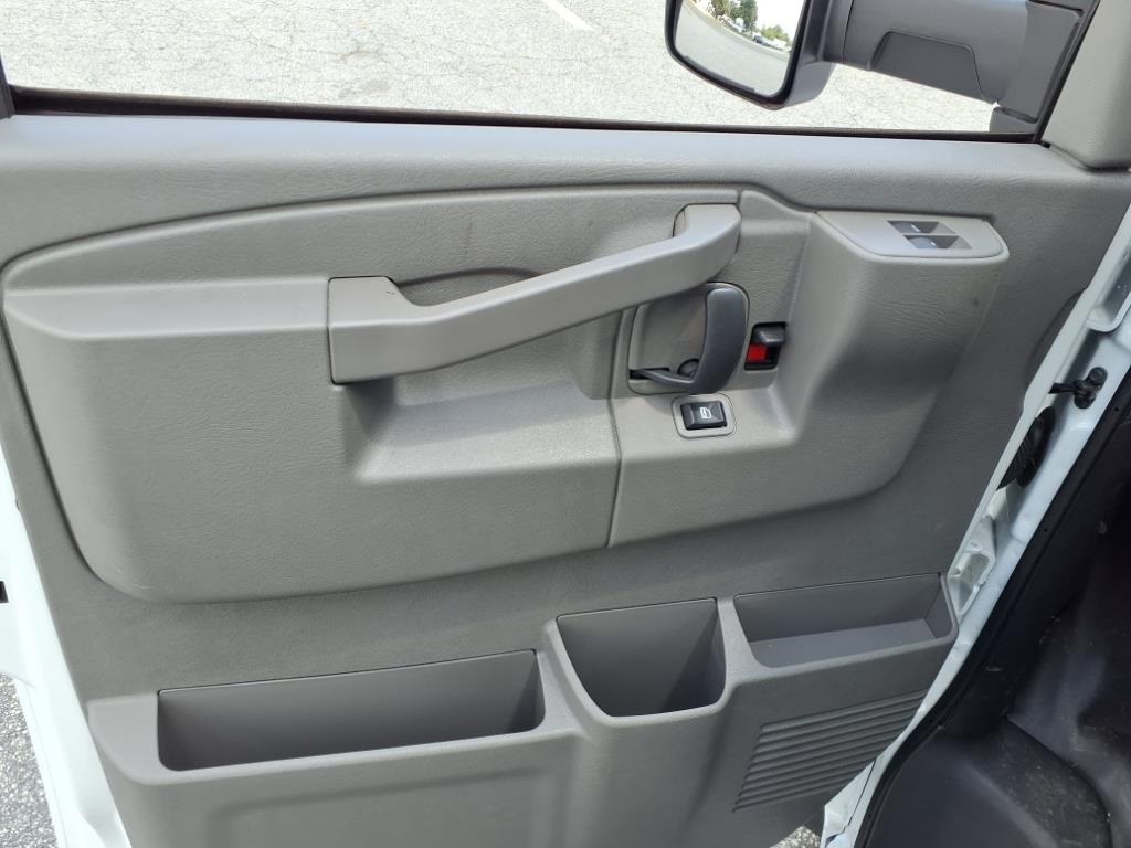 Vehicle image 13 of 26