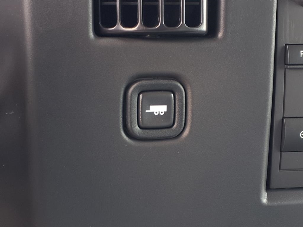 Vehicle image 23 of 26