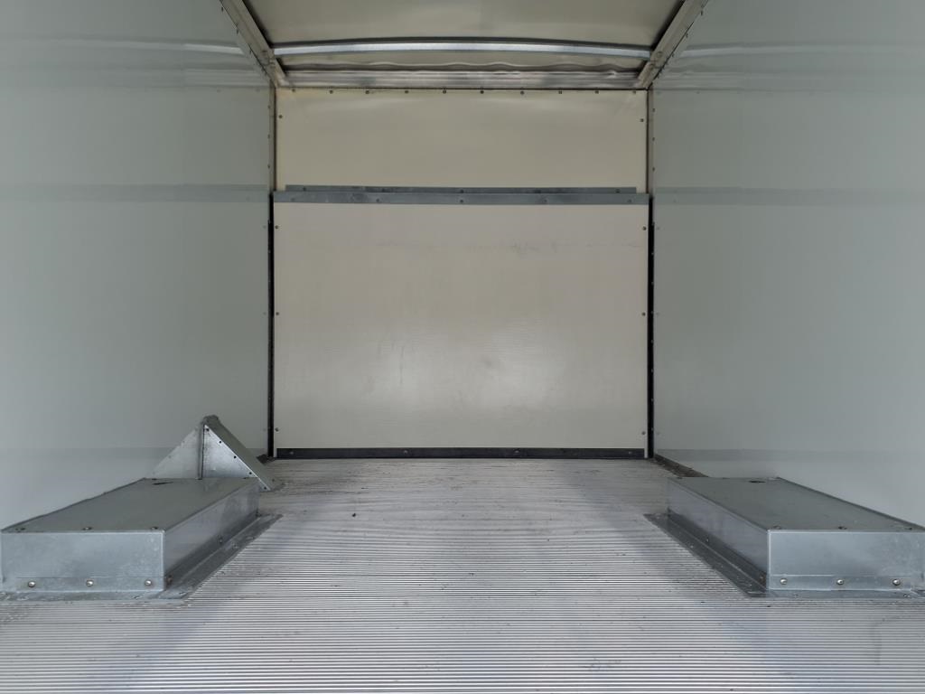 Vehicle image 9 of 26