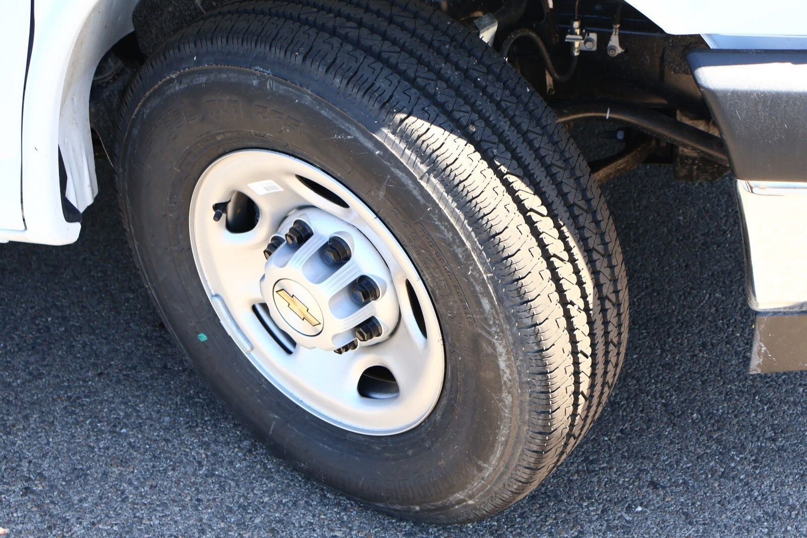 2024 Chevrolet Express Base Image 6 of 27