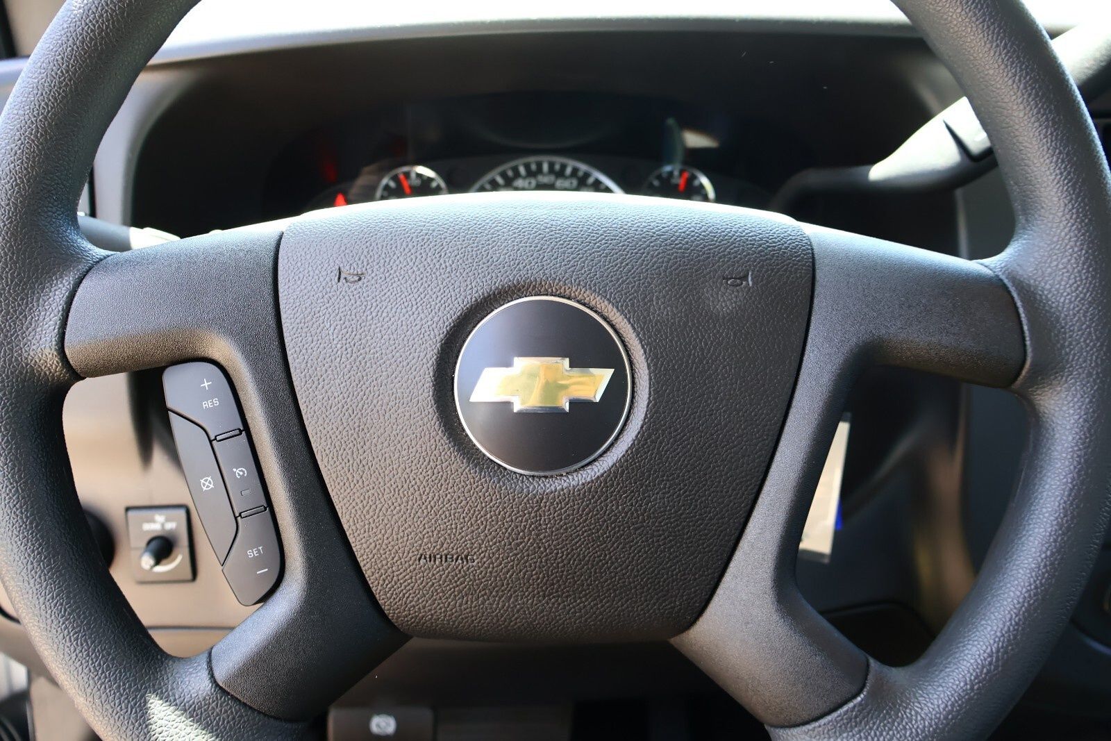 2024 Chevrolet Express Base Image 10 of 27