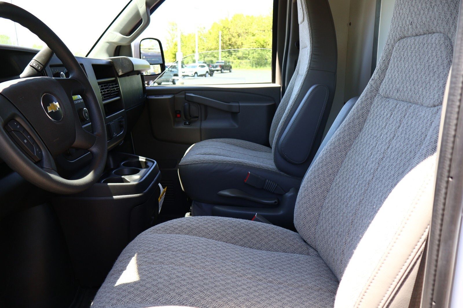 2024 Chevrolet Express Base Image 8 of 27