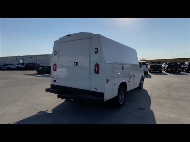 Vehicle image 9 of 48