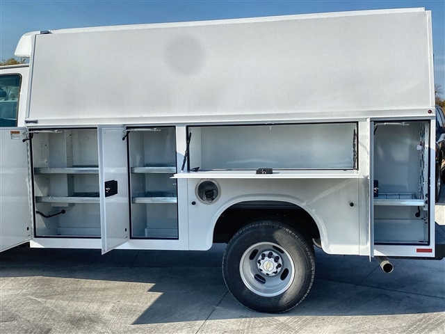 Vehicle image 44 of 48