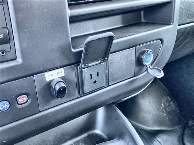 Vehicle image 41 of 48