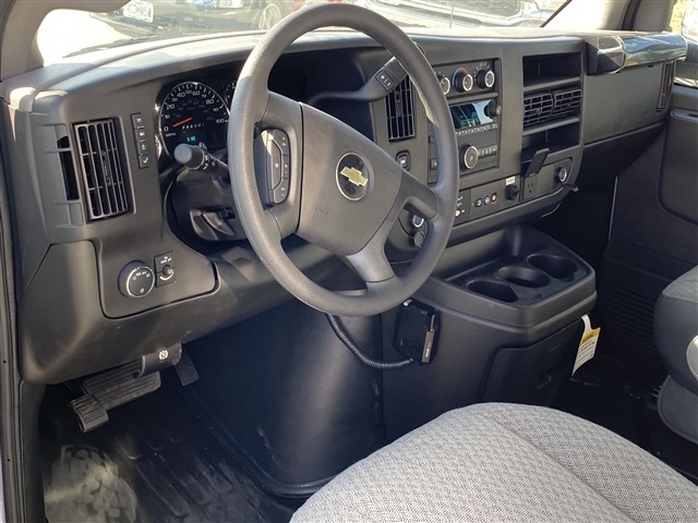Vehicle image 16 of 48