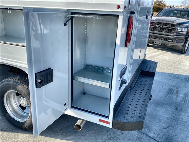 Vehicle image 46 of 48
