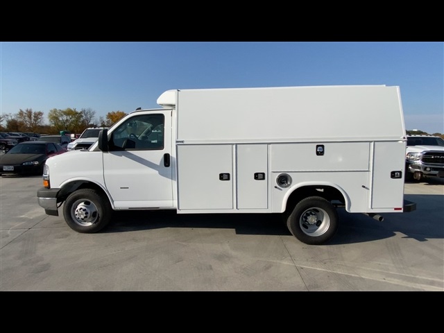 Vehicle image 14 of 48
