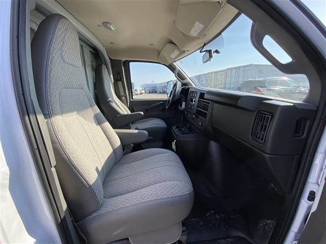 Vehicle image 32 of 48