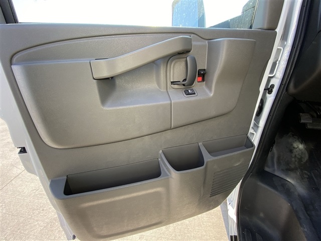 Vehicle image 25 of 48