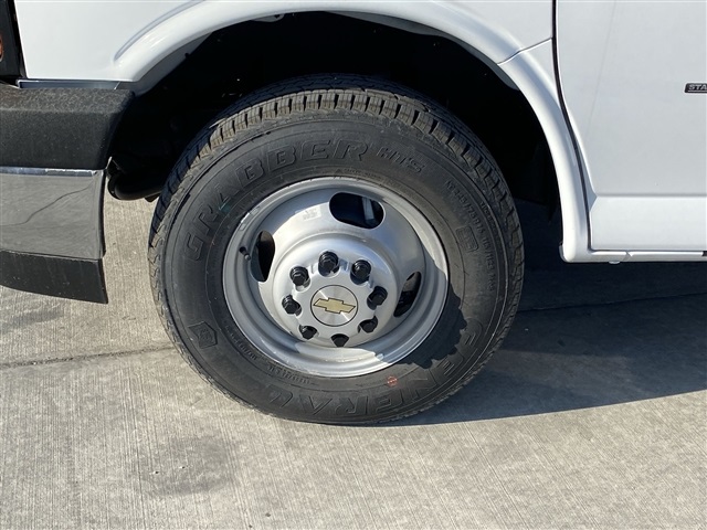 Vehicle image 36 of 48