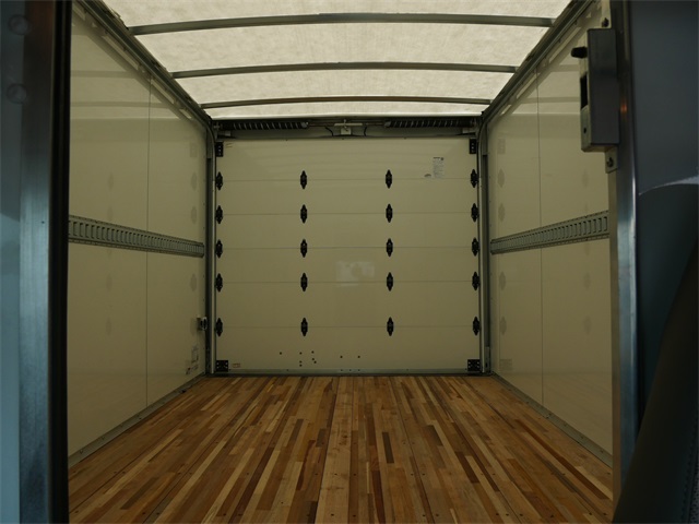 Vehicle image 14 of 16