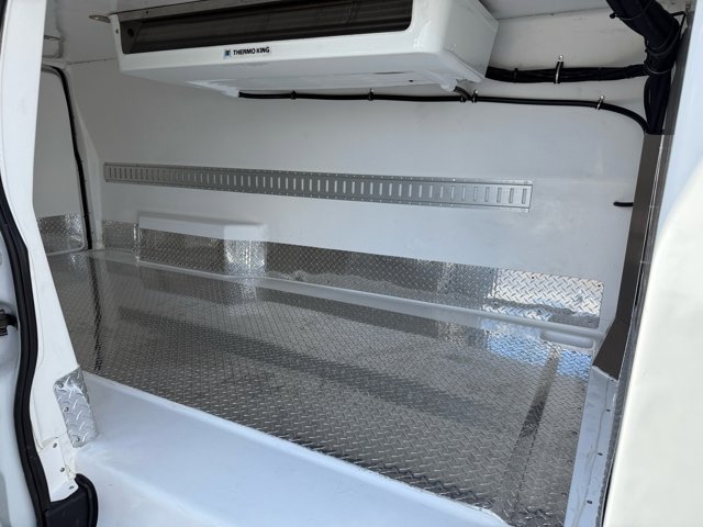 Vehicle image 21 of 26