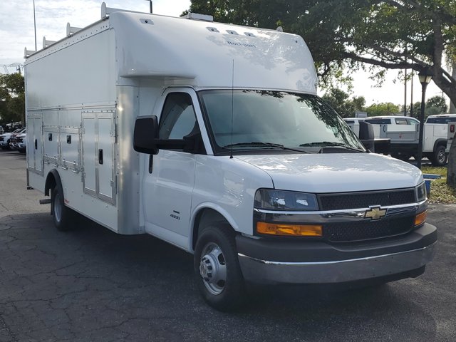 2024 Chevrolet Express Base Image 2 of 32