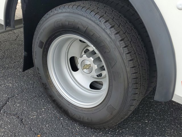 2024 Chevrolet Express Base Image 7 of 32