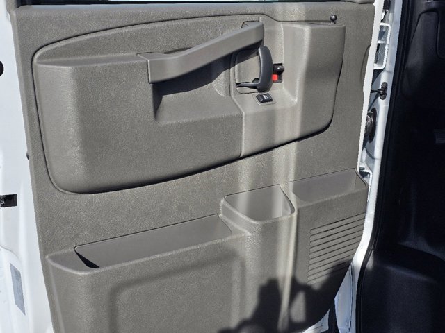 Vehicle image 13 of 27
