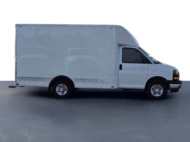 Vehicle image 4 of 27