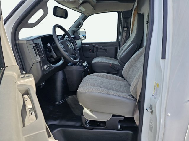 Vehicle image 15 of 27