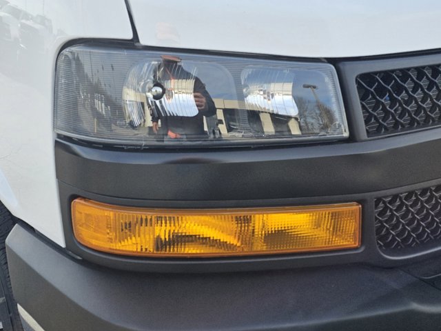 Vehicle image 9 of 27