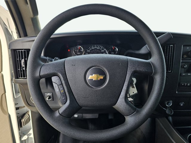 Vehicle image 19 of 27