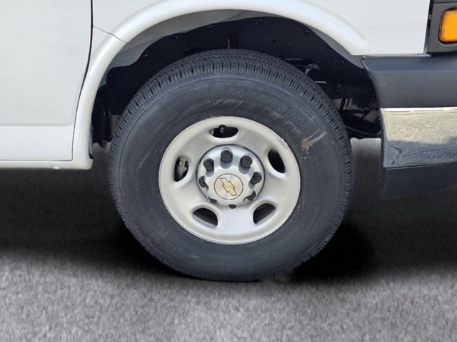 Vehicle image 10 of 27