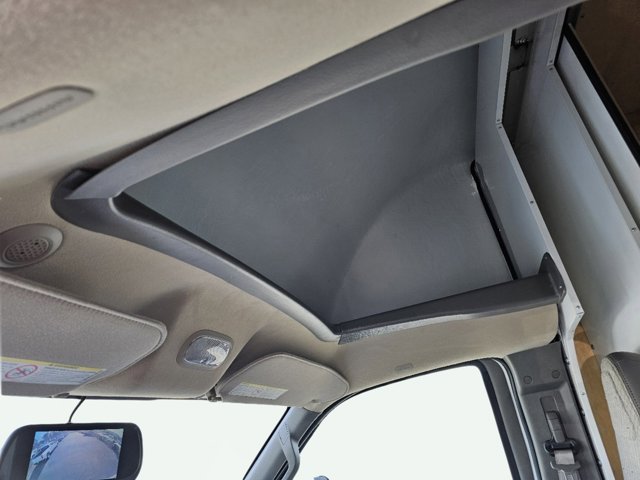 Vehicle image 17 of 27