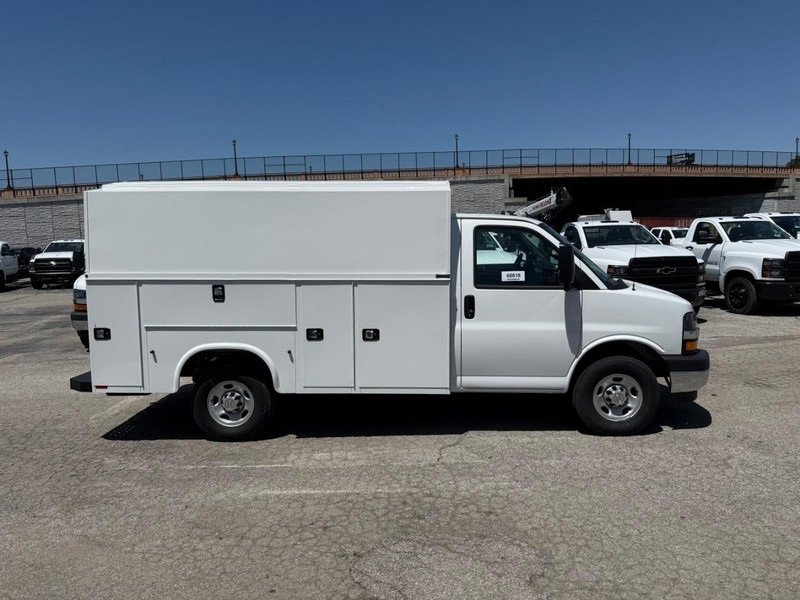 Vehicle image 2 of 14