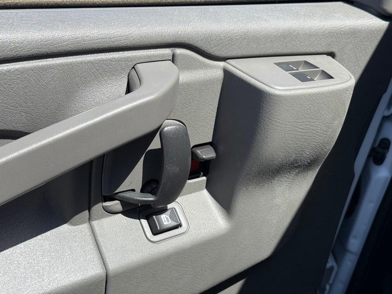 Vehicle image 10 of 14