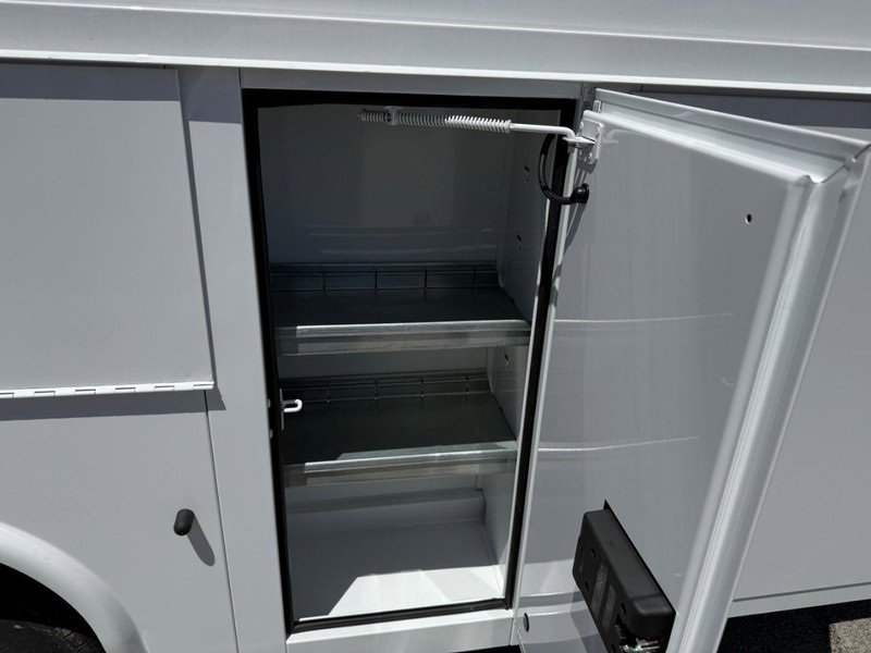 Vehicle image 7 of 14