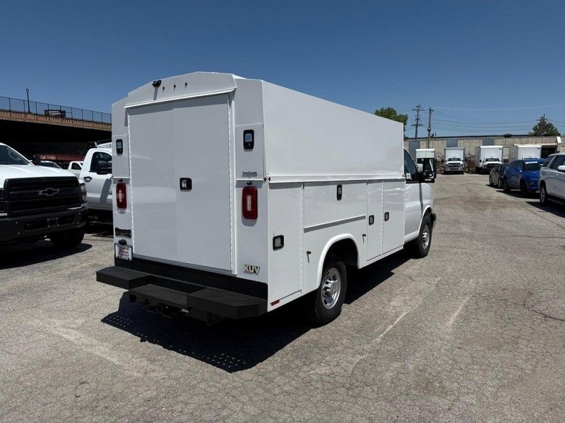 Vehicle image 3 of 14