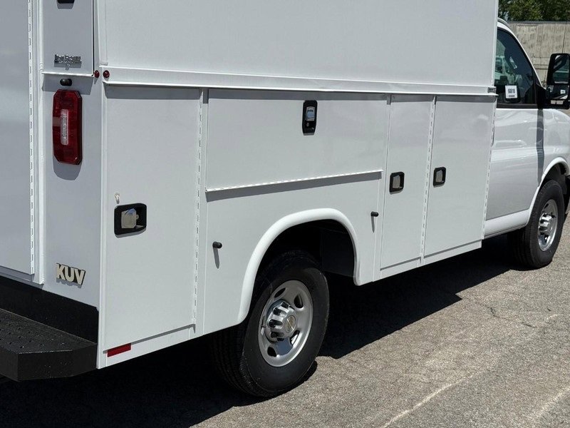 Vehicle image 4 of 14