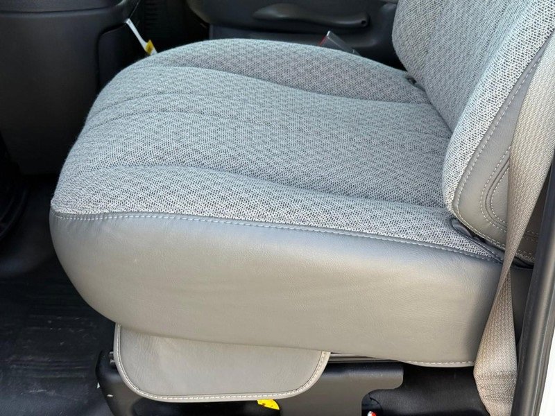 Vehicle image 11 of 14