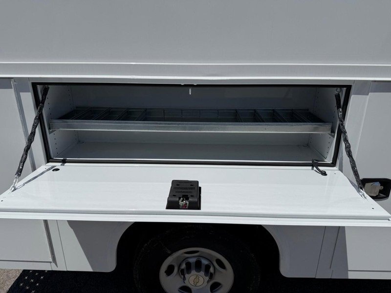 Vehicle image 6 of 14