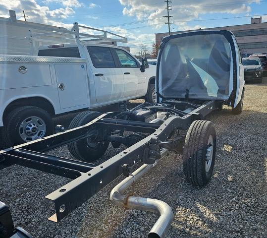 2024 Chevrolet Express Base Image 2 of 2