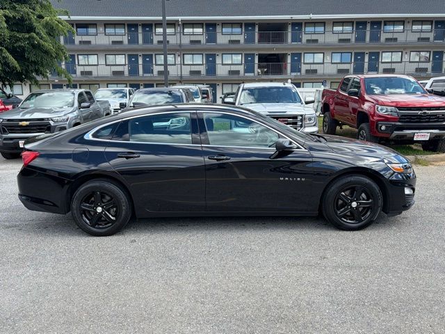 2024 Chevrolet Malibu LS Image 3 of 32