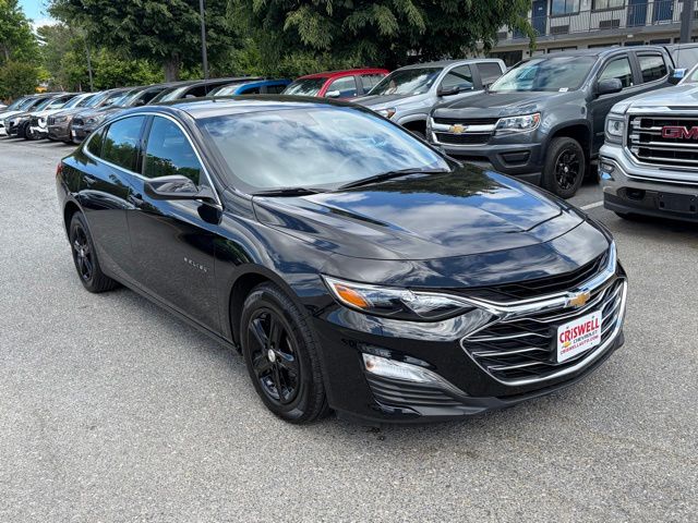 2024 Chevrolet Malibu LS Image 2 of 32